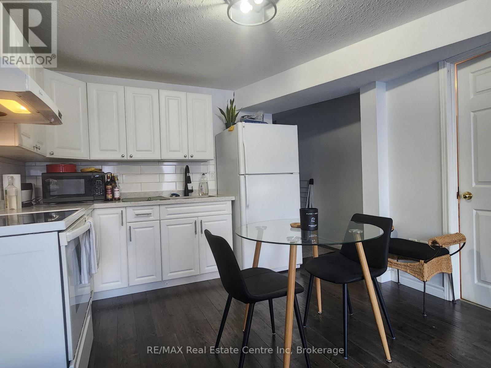 17 Boulder Crescent, Guelph (Clairfields/Hanlon Business Park), ON - Indoor Photo Showing Kitchen