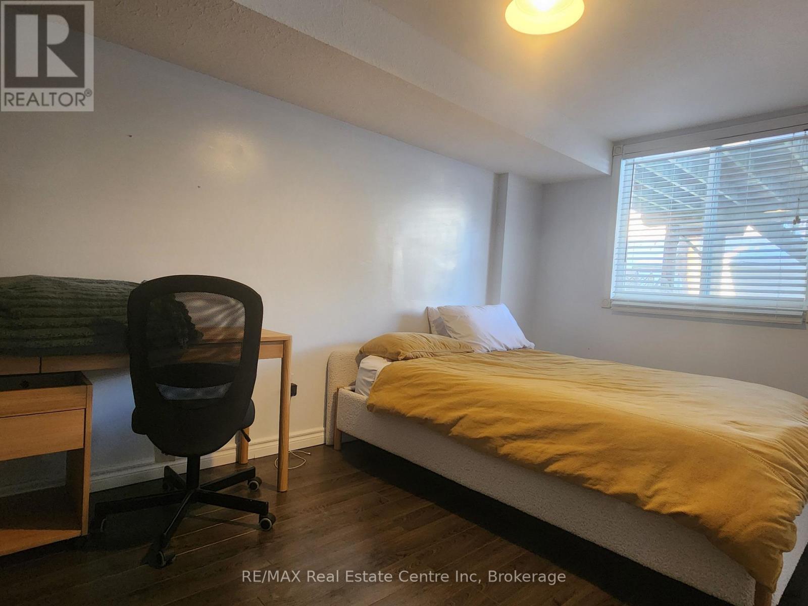 17 Boulder Crescent, Guelph (Clairfields/Hanlon Business Park), ON - Indoor Photo Showing Bedroom