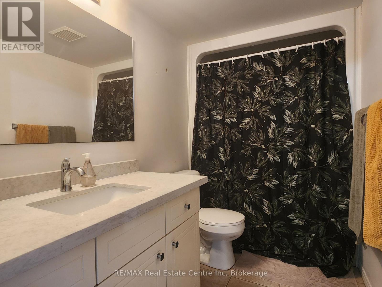 17 Boulder Crescent, Guelph (Clairfields/Hanlon Business Park), ON - Indoor Photo Showing Bathroom