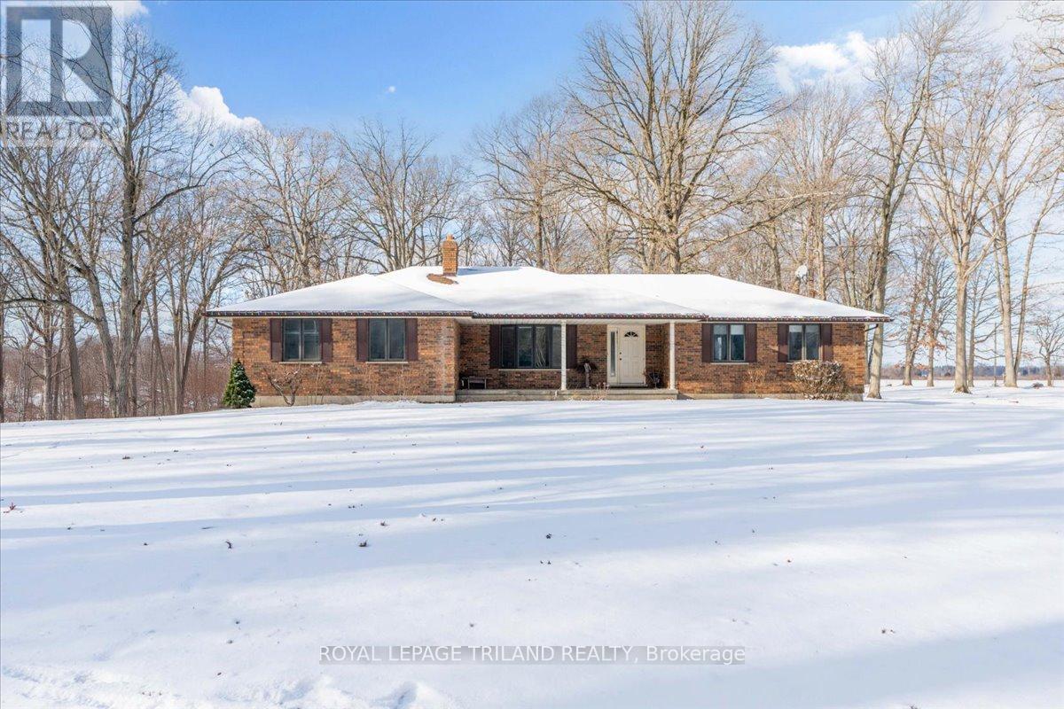 22775 Dogwood Road, Southwest Middlesex, ON - Outdoor