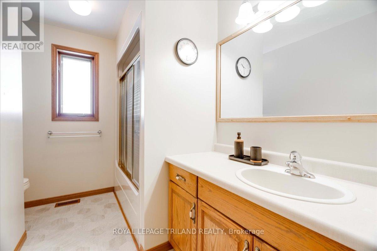 22775 Dogwood Road, Southwest Middlesex, ON - Indoor Photo Showing Bathroom