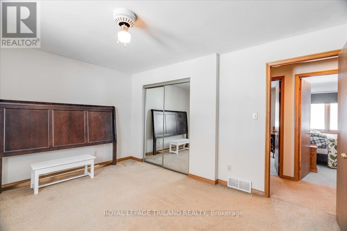 22775 Dogwood Road, Southwest Middlesex, ON - Indoor Photo Showing Other Room