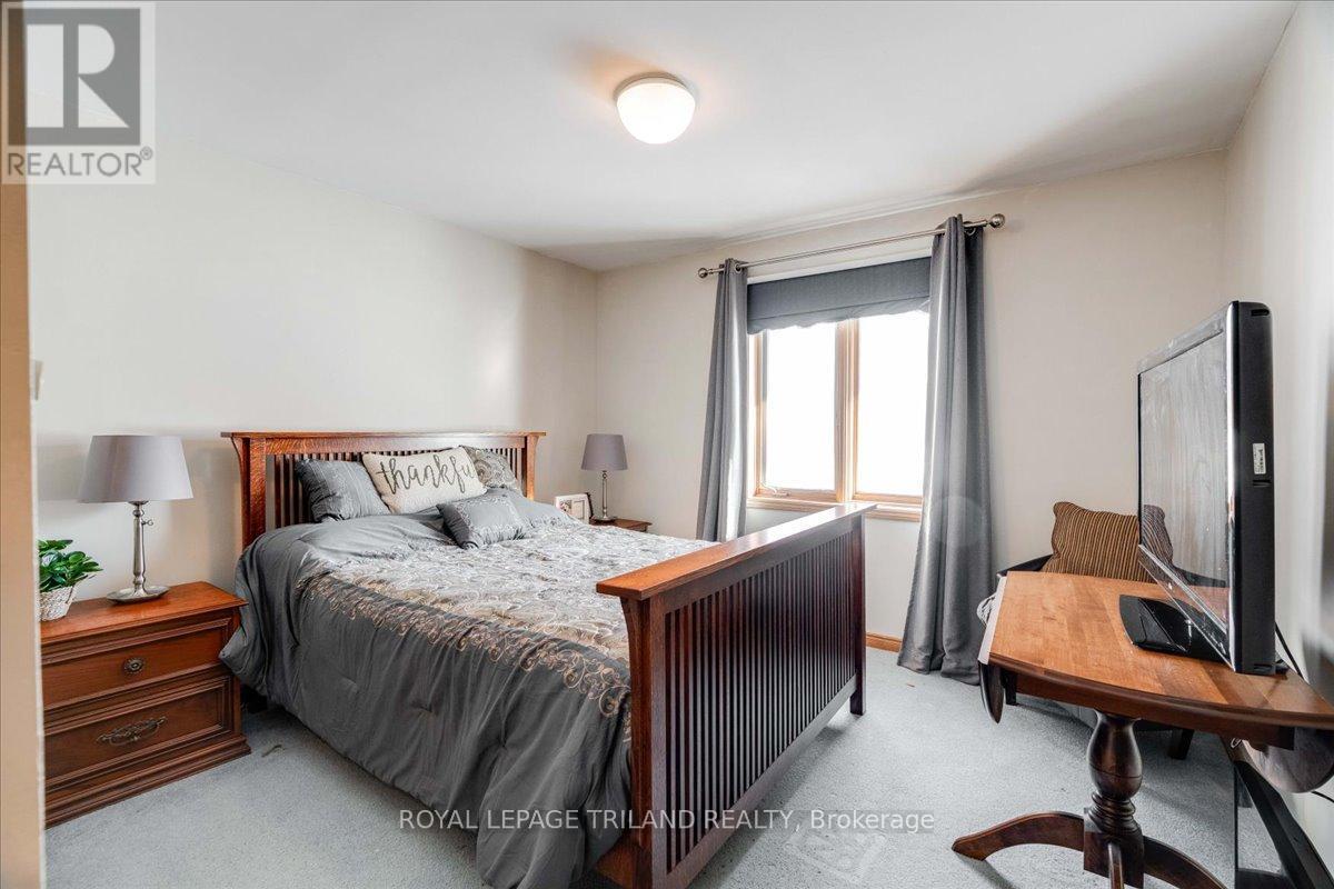 22775 Dogwood Road, Southwest Middlesex, ON - Indoor Photo Showing Bedroom