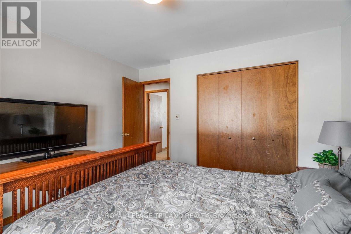 22775 Dogwood Road, Southwest Middlesex, ON - Indoor Photo Showing Bedroom