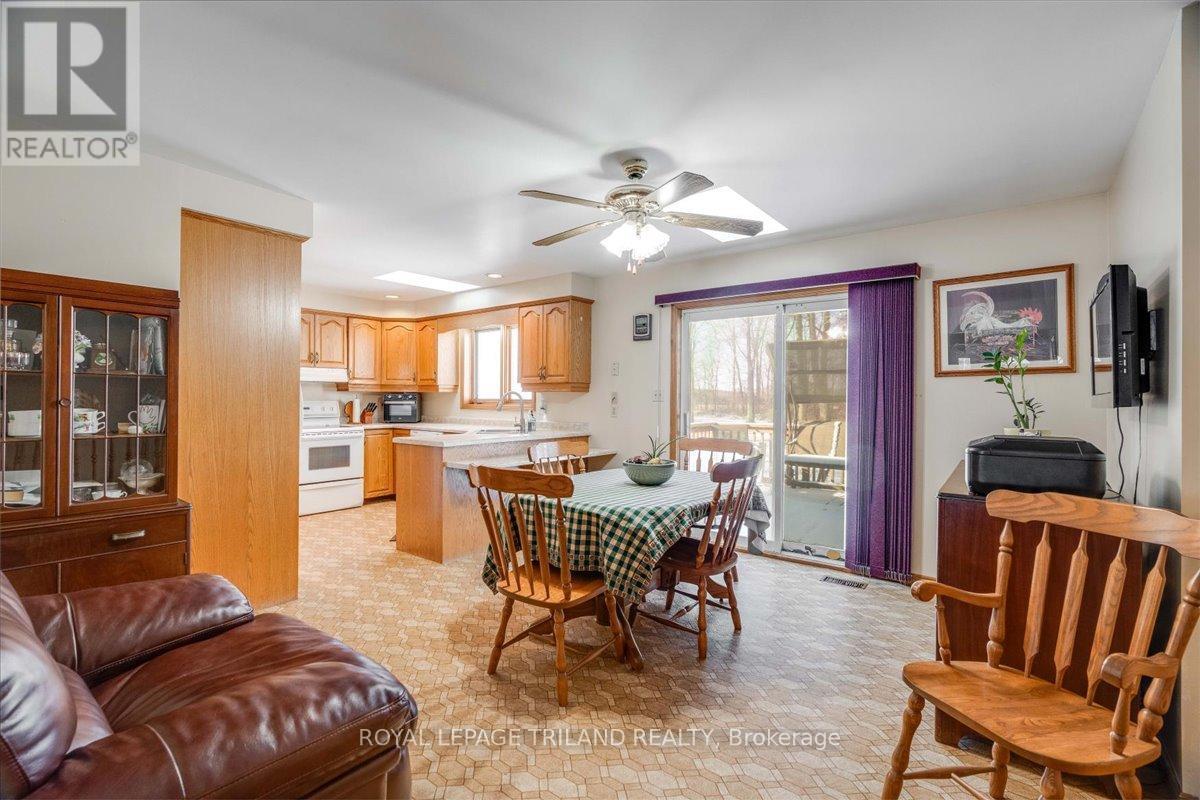 22775 Dogwood Road, Southwest Middlesex, ON - Indoor Photo Showing Dining Room