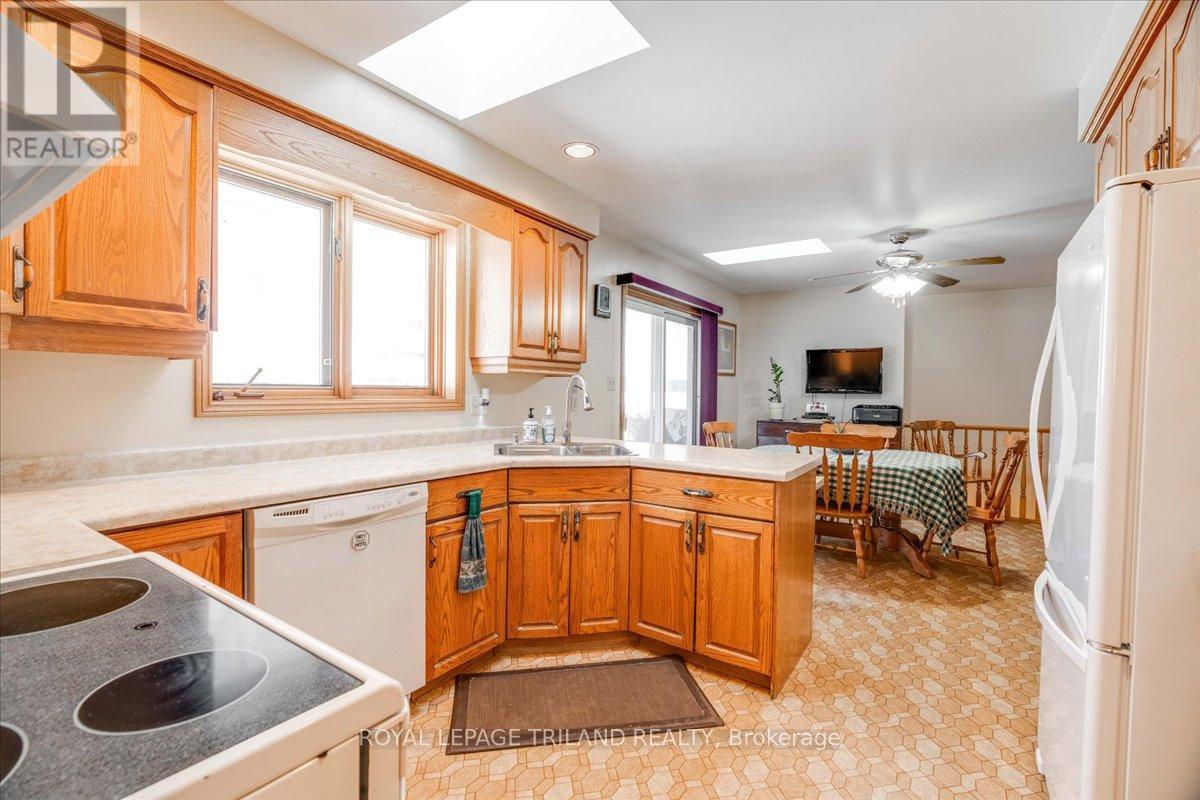 22775 Dogwood Road, Southwest Middlesex, ON - Indoor Photo Showing Kitchen