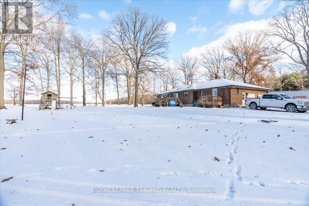 22775 Dogwood Road, Southwest Middlesex, ON - Outdoor
