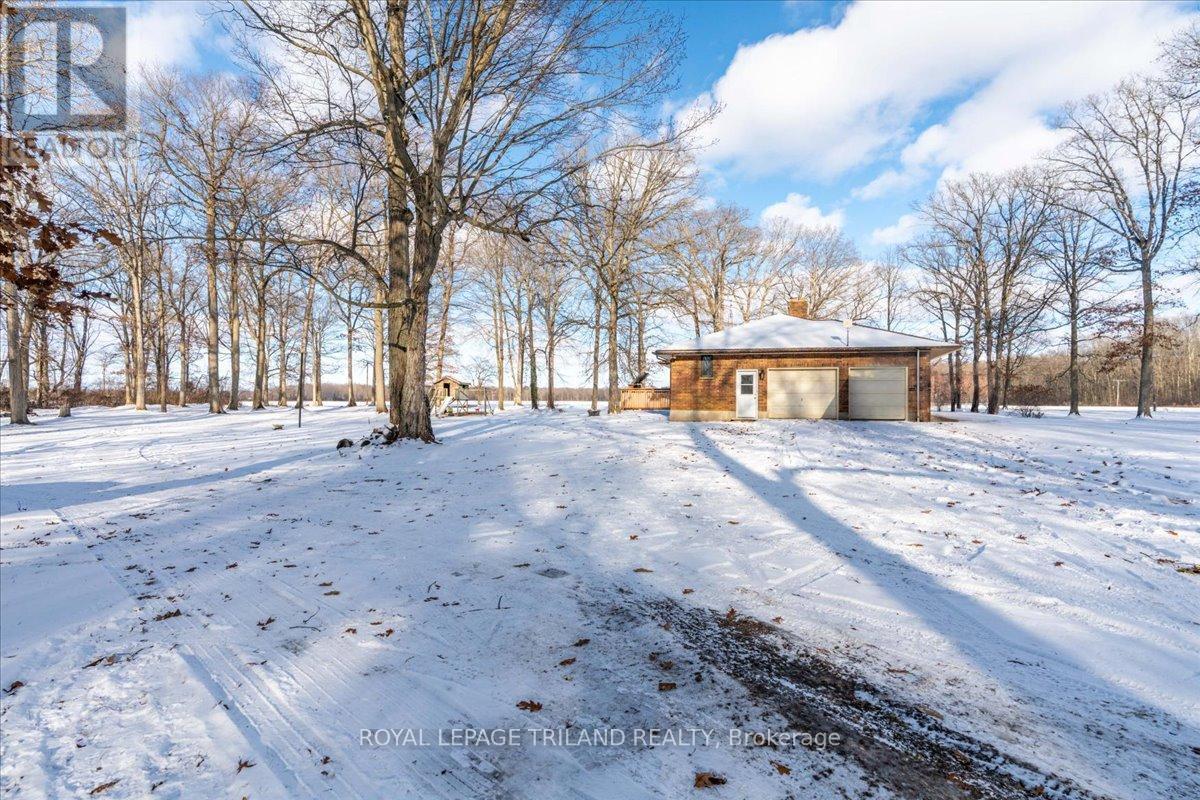 22775 Dogwood Road, Southwest Middlesex, ON - Outdoor