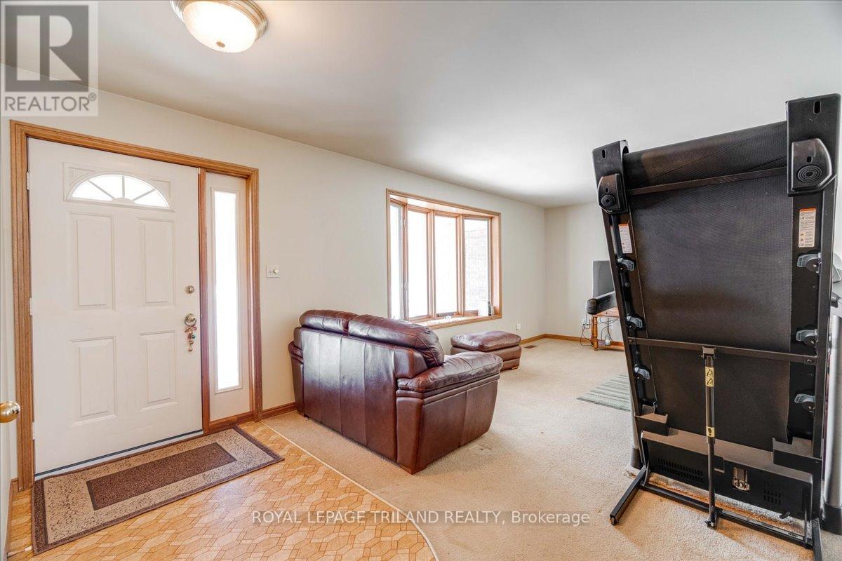 22775 Dogwood Road, Southwest Middlesex, ON - Indoor