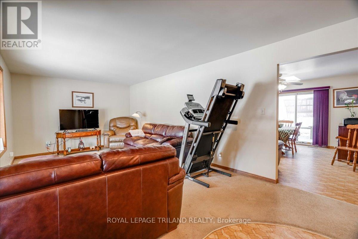 22775 Dogwood Road, Southwest Middlesex, ON - Indoor