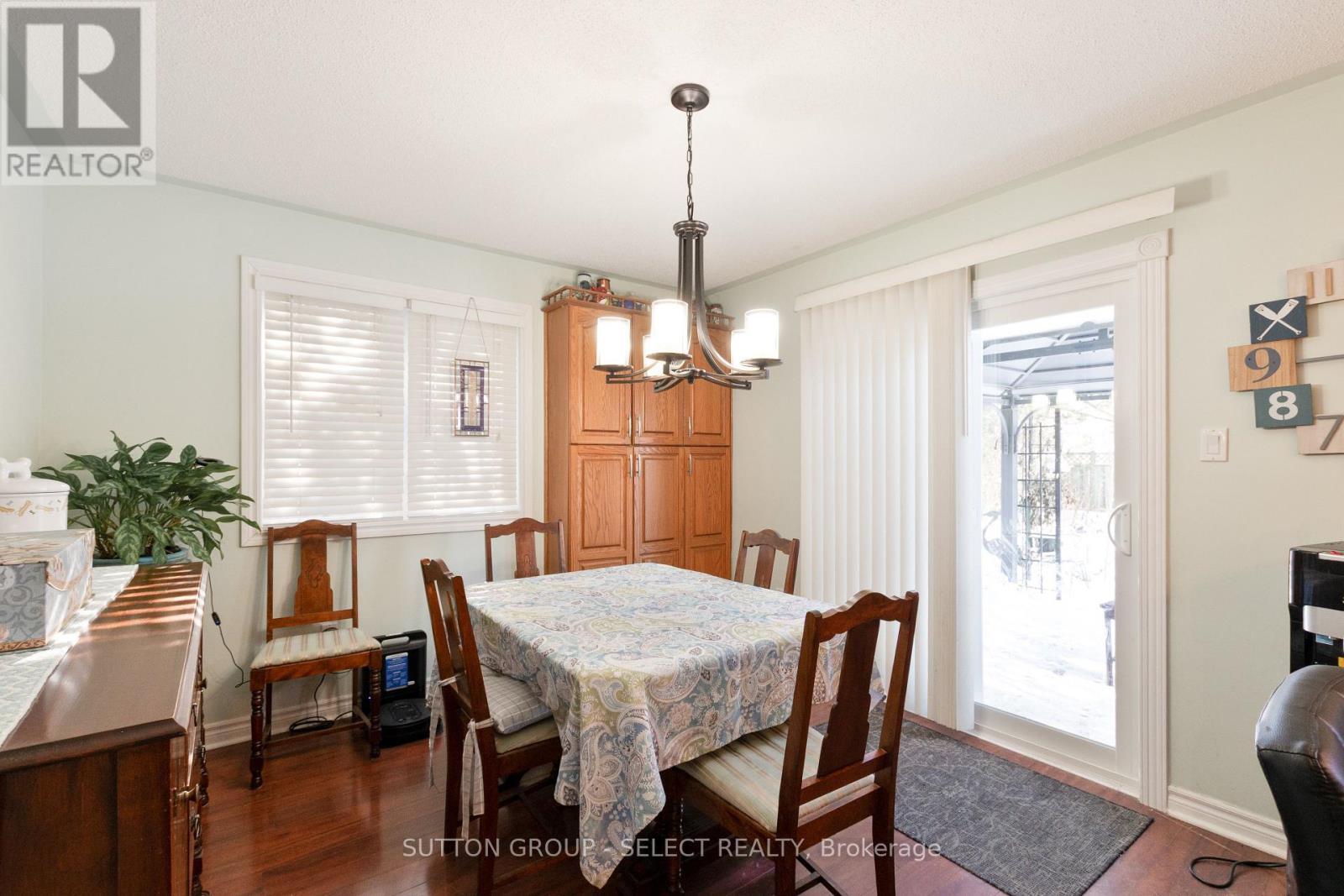 97 Tiner Avenue, Thames Centre (Dorchester), ON - Indoor Photo Showing Dining Room