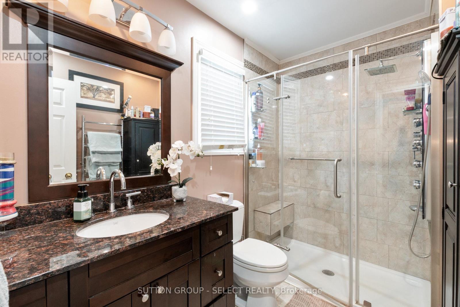 97 Tiner Avenue, Thames Centre (Dorchester), ON - Indoor Photo Showing Bathroom
