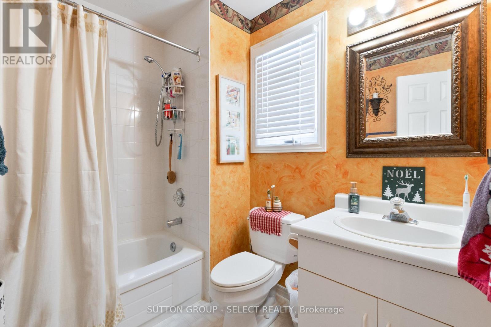 97 Tiner Avenue, Thames Centre (Dorchester), ON - Indoor Photo Showing Bathroom
