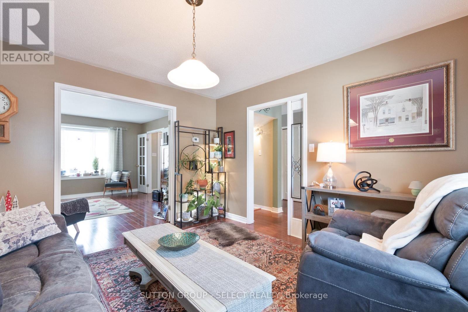 97 Tiner Avenue, Thames Centre (Dorchester), ON - Indoor Photo Showing Living Room