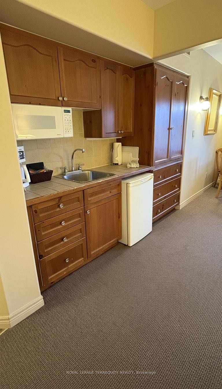 2329-90 Highland Drive, Oro-Medonte, ON - Indoor Photo Showing Kitchen