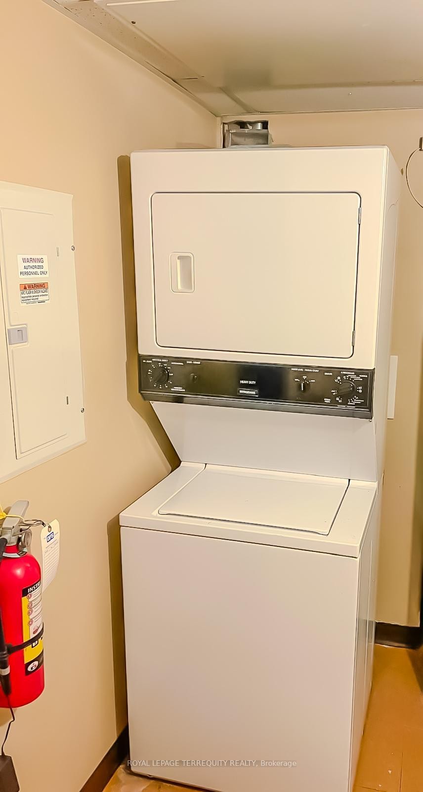 2329-90 Highland Drive, Oro-Medonte, ON - Indoor Photo Showing Laundry Room