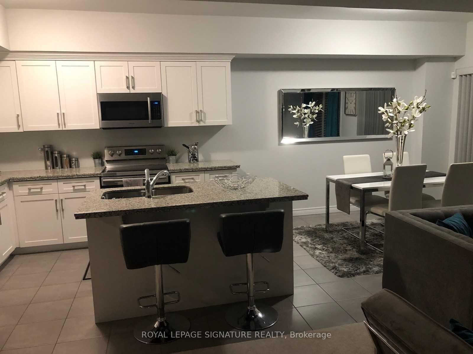 7-98 Shoreview Place, Hamilton, ON - Indoor Photo Showing Kitchen With Double Sink