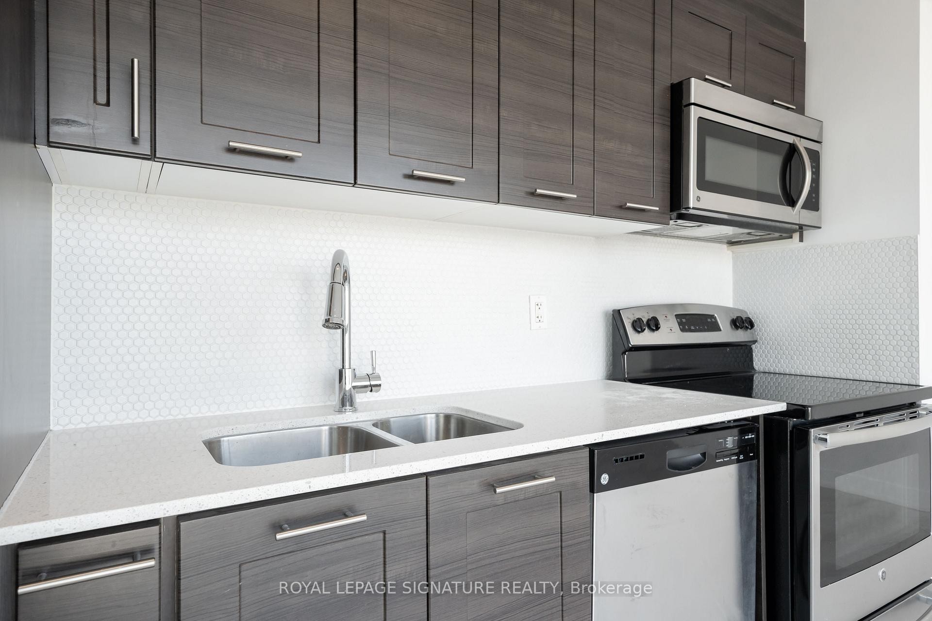 1106-20 Bruyeres Mews, Toronto, ON - Indoor Photo Showing Kitchen With Double Sink With Upgraded Kitchen