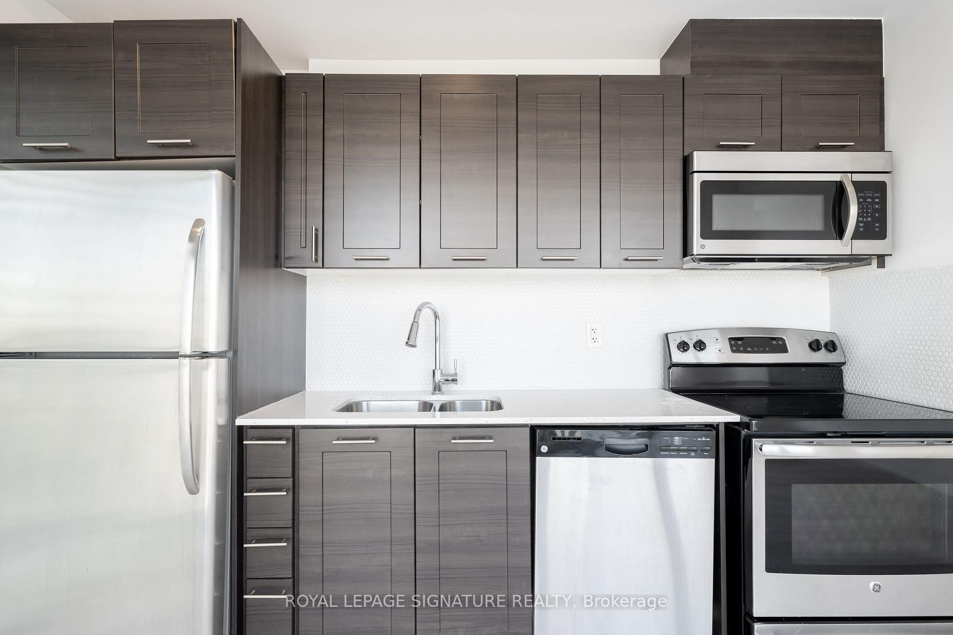 1106-20 Bruyeres Mews, Toronto, ON - Indoor Photo Showing Kitchen With Double Sink
