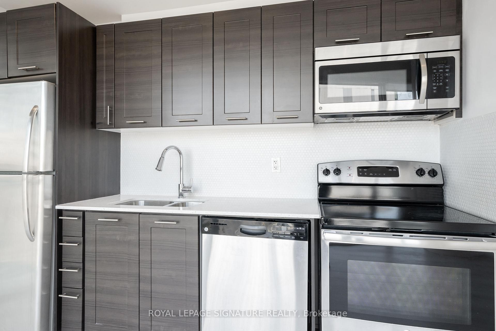 1106-20 Bruyeres Mews, Toronto, ON - Indoor Photo Showing Kitchen With Double Sink With Upgraded Kitchen