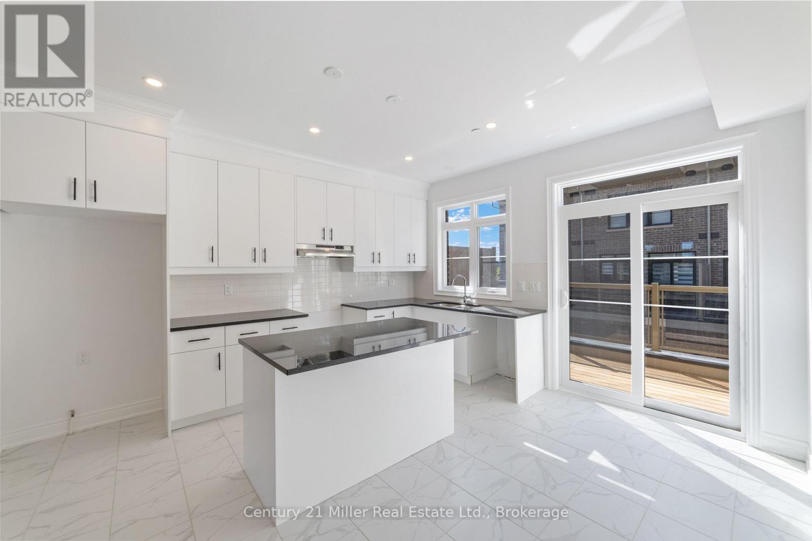 43 - 2140 Trafalgar Road, Oakville (Ro River Oaks), ON - Indoor Photo Showing Kitchen With Upgraded Kitchen