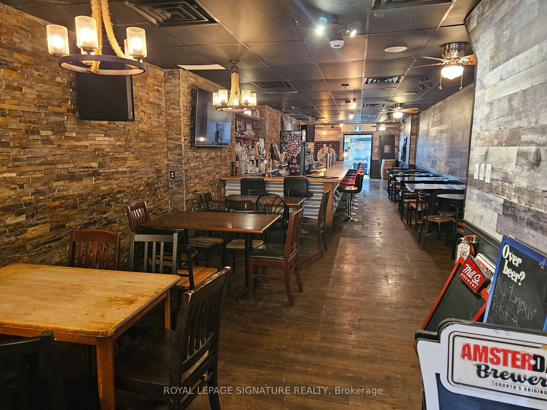 1174 Bloor Street W, Toronto, ON