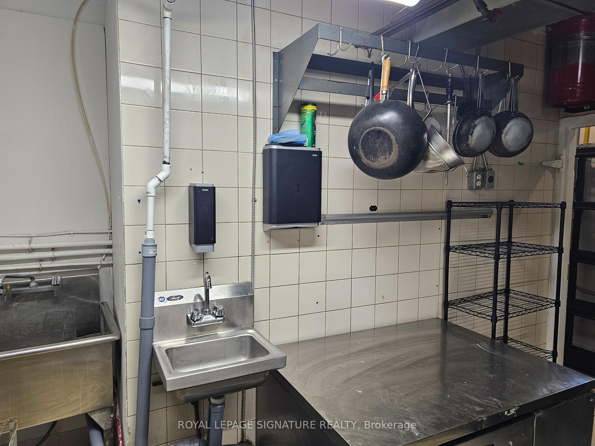 1174 Bloor Street W, Toronto, ON