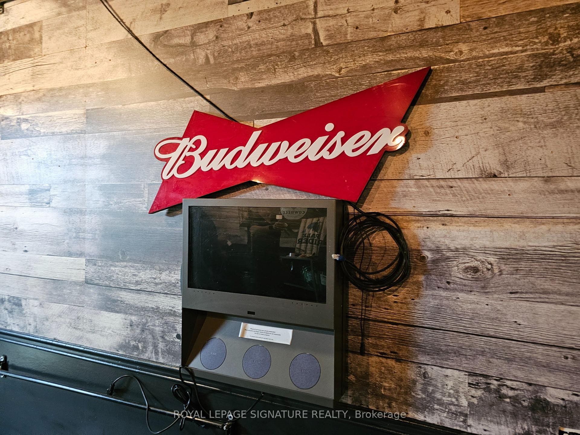 1174 Bloor Street W, Toronto, ON