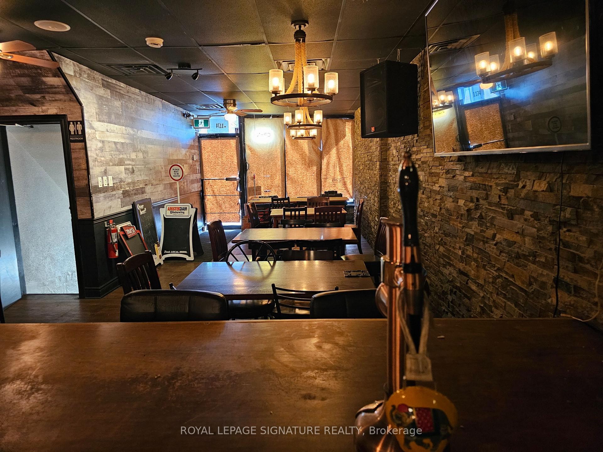 1174 Bloor Street W, Toronto, ON