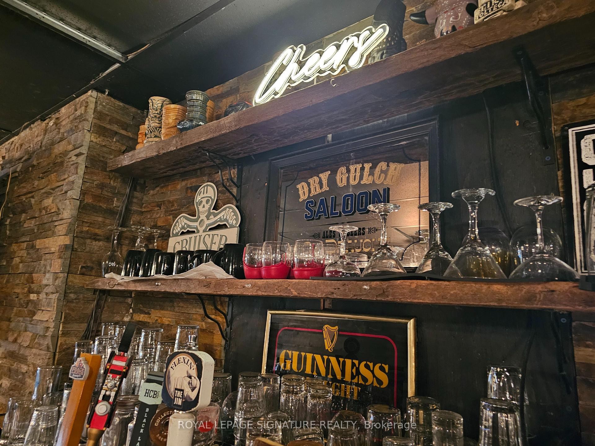 1174 Bloor Street W, Toronto, ON