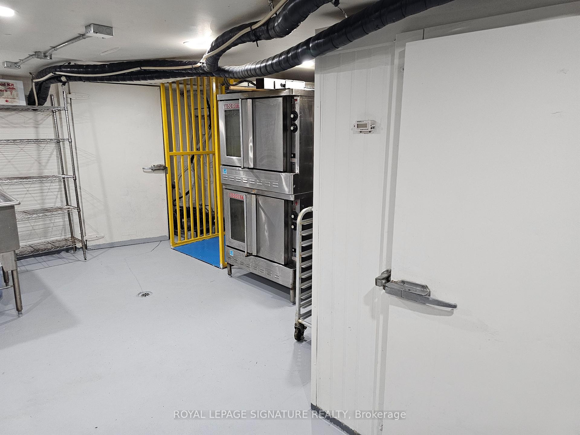 1174 Bloor Street W, Toronto, ON