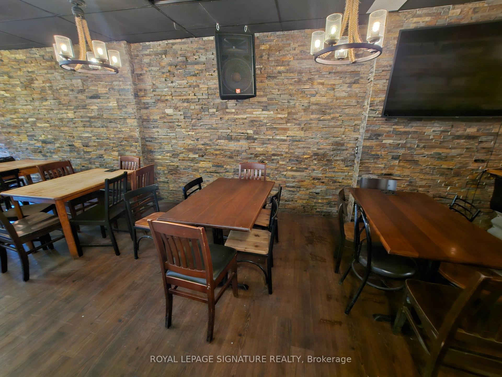 1174 Bloor Street W, Toronto, ON