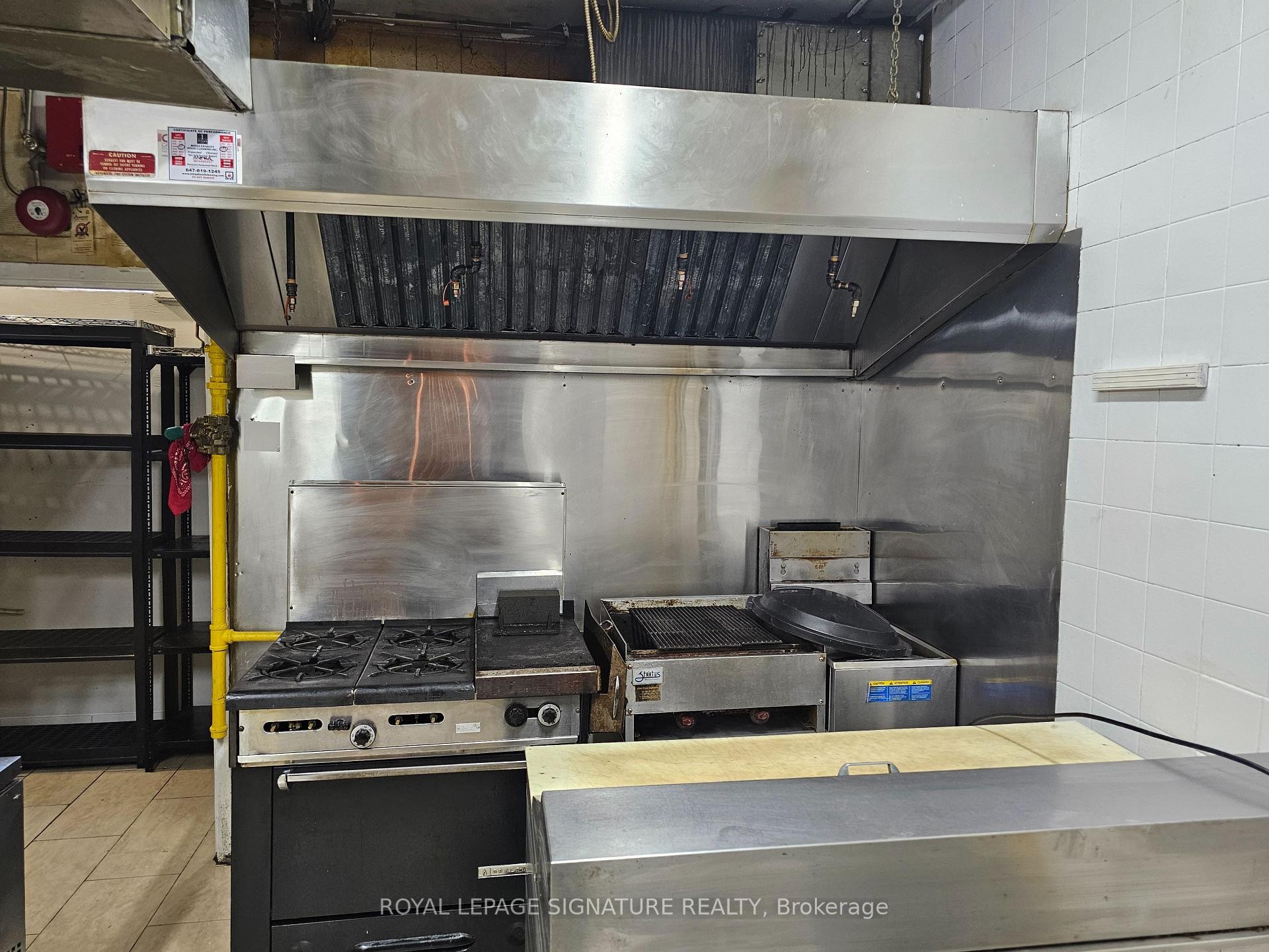 1174 Bloor Street W, Toronto, ON