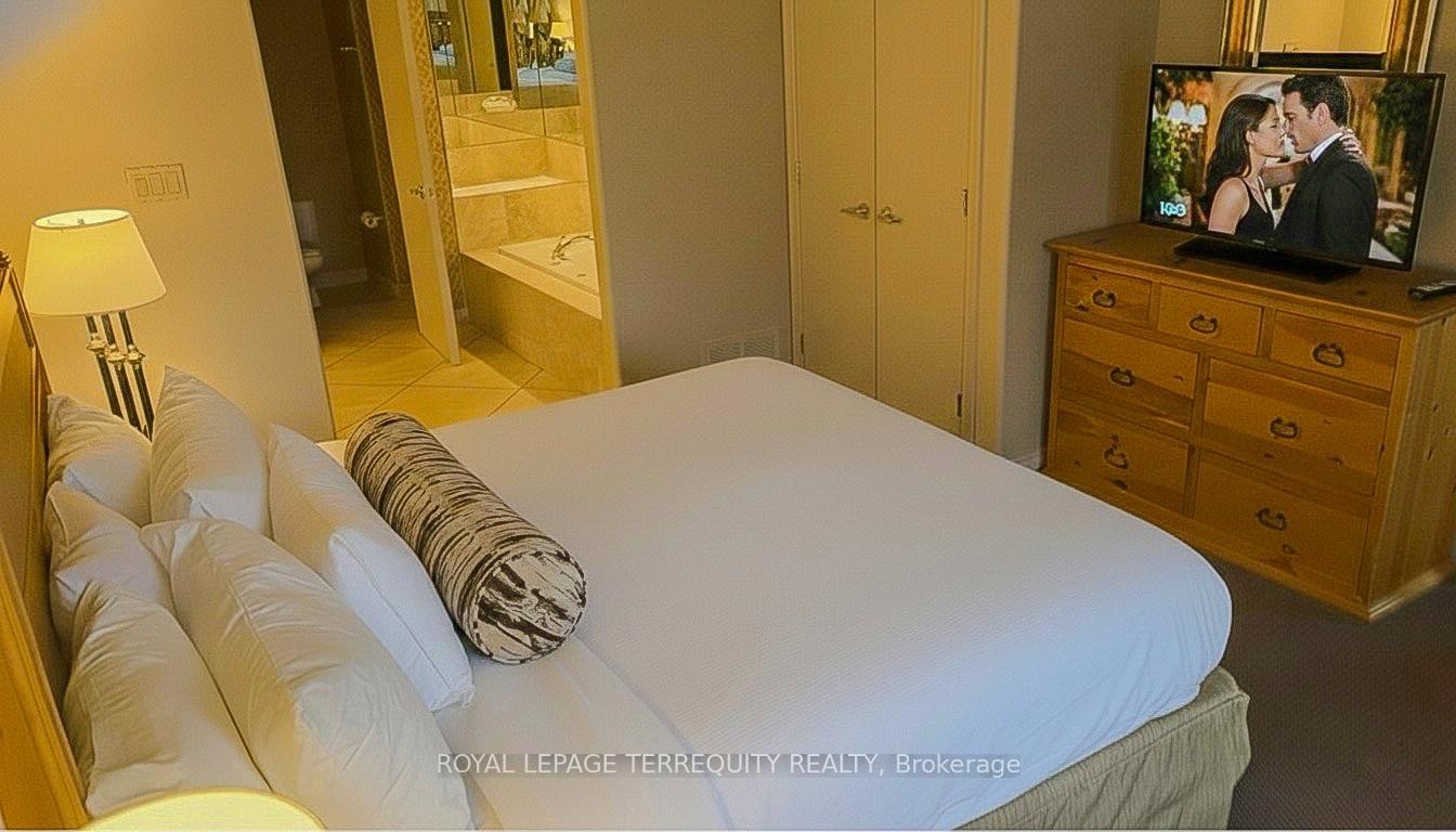 2328-90 Highland Drive, Oro-Medonte, ON - Indoor Photo Showing Bedroom