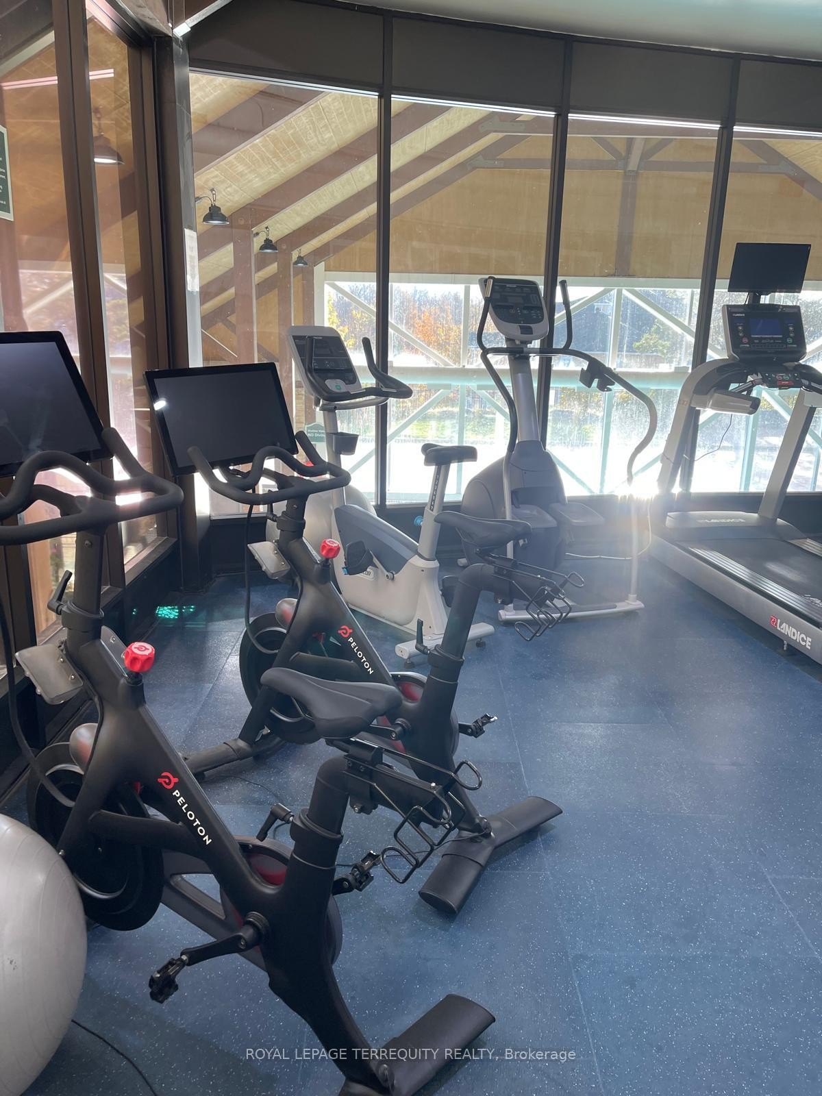 2328-90 Highland Drive, Oro-Medonte, ON - Indoor Photo Showing Gym Room