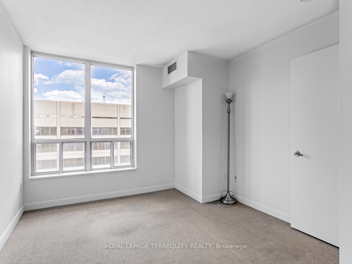 1111-33 Sheppard Avenue E, Toronto, ON - Indoor Photo Showing Other Room