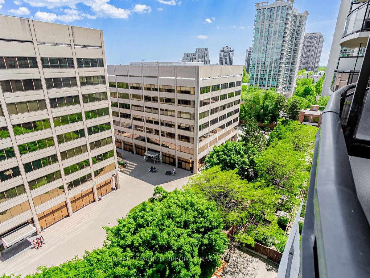 1111-33 Sheppard Avenue E, Toronto, ON - Outdoor