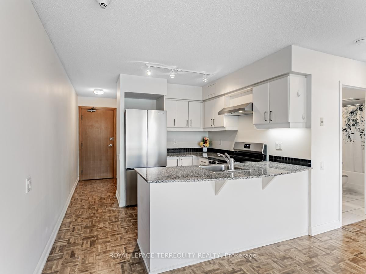 1111-33 Sheppard Avenue E, Toronto, ON - Indoor Photo Showing Kitchen With Stainless Steel Kitchen
