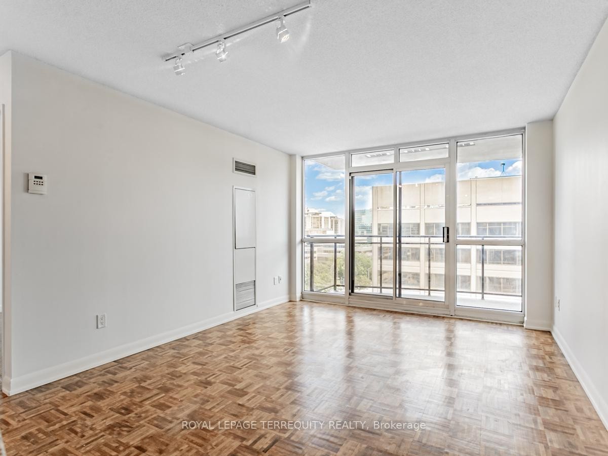 1111-33 Sheppard Avenue E, Toronto, ON - Indoor Photo Showing Other Room