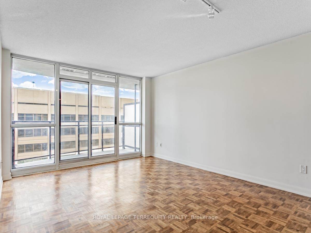 1111-33 Sheppard Avenue E, Toronto, ON - Indoor Photo Showing Other Room