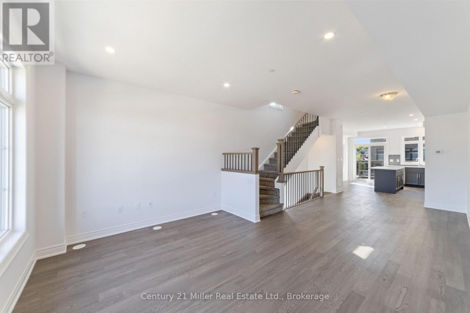 42 - 2140 Trafalgar Road, Oakville (Ro River Oaks), ON - Indoor