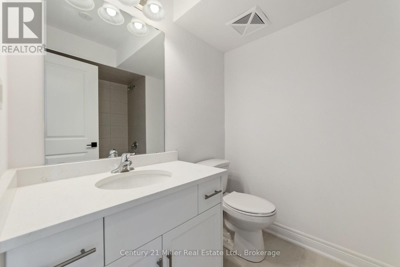 42 - 2140 Trafalgar Road, Oakville (Ro River Oaks), ON - Indoor Photo Showing Bathroom