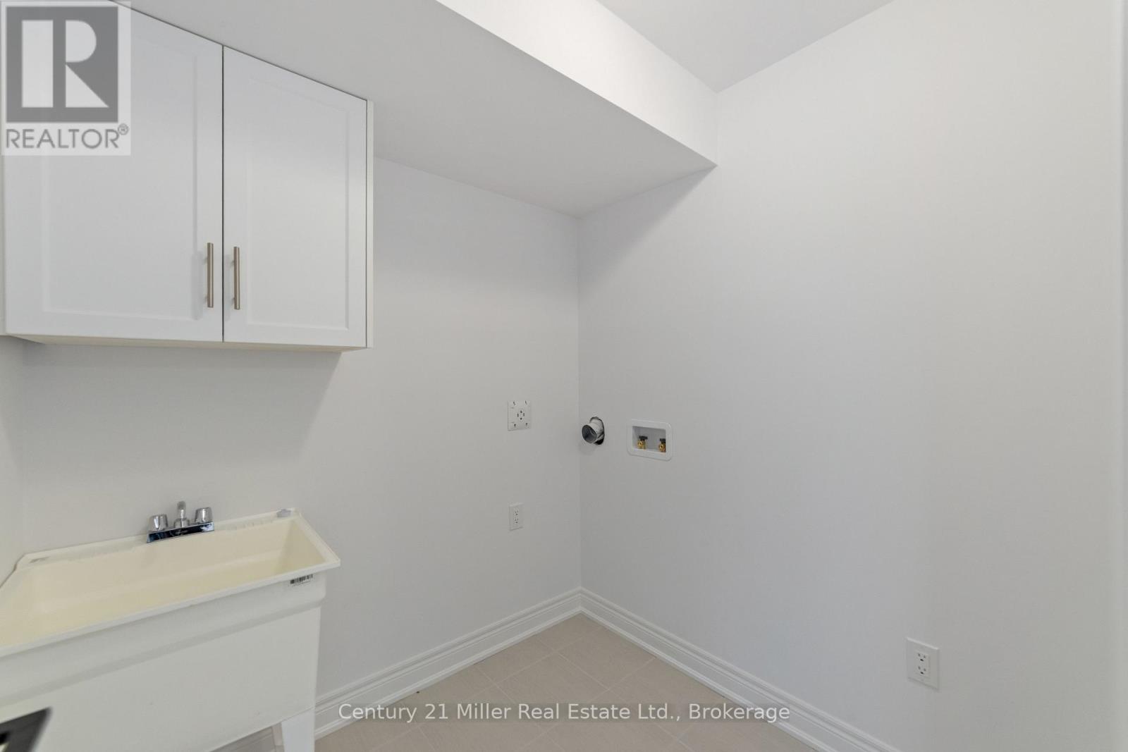 42 - 2140 Trafalgar Road, Oakville (Ro River Oaks), ON - Indoor