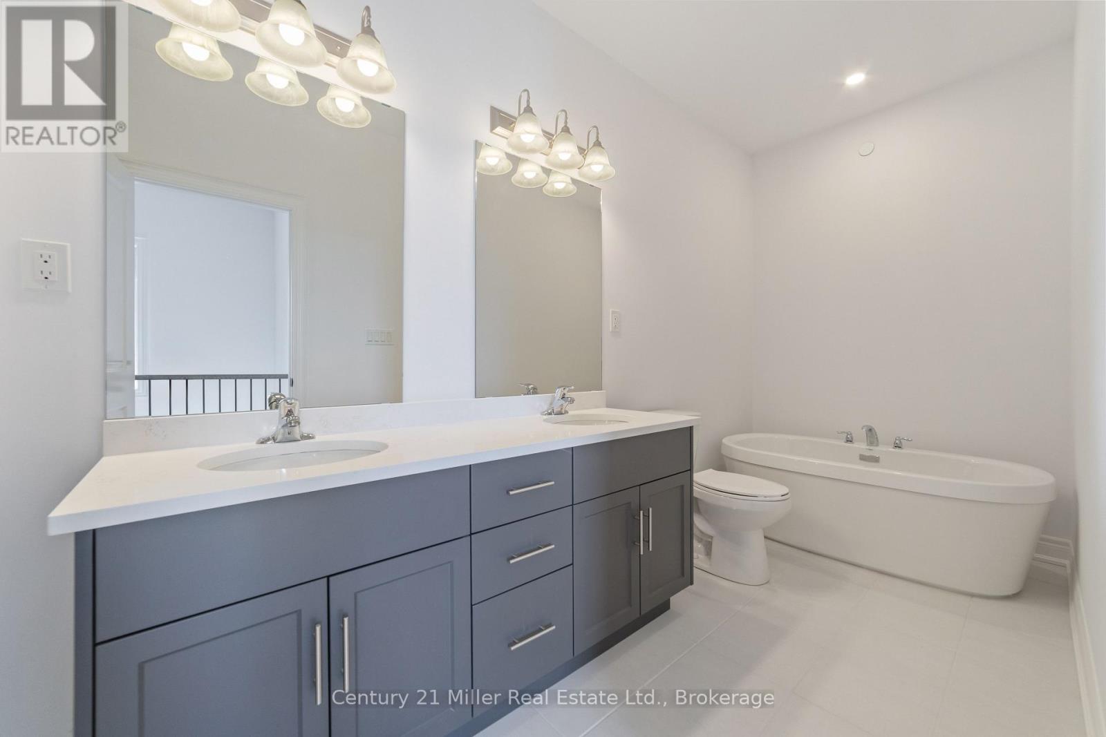 42 - 2140 Trafalgar Road, Oakville (Ro River Oaks), ON - Indoor Photo Showing Bathroom