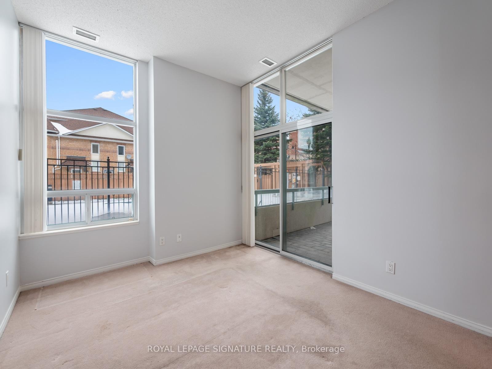 102-5 Emerald Lane, Vaughan, ON - Indoor Photo Showing Other Room