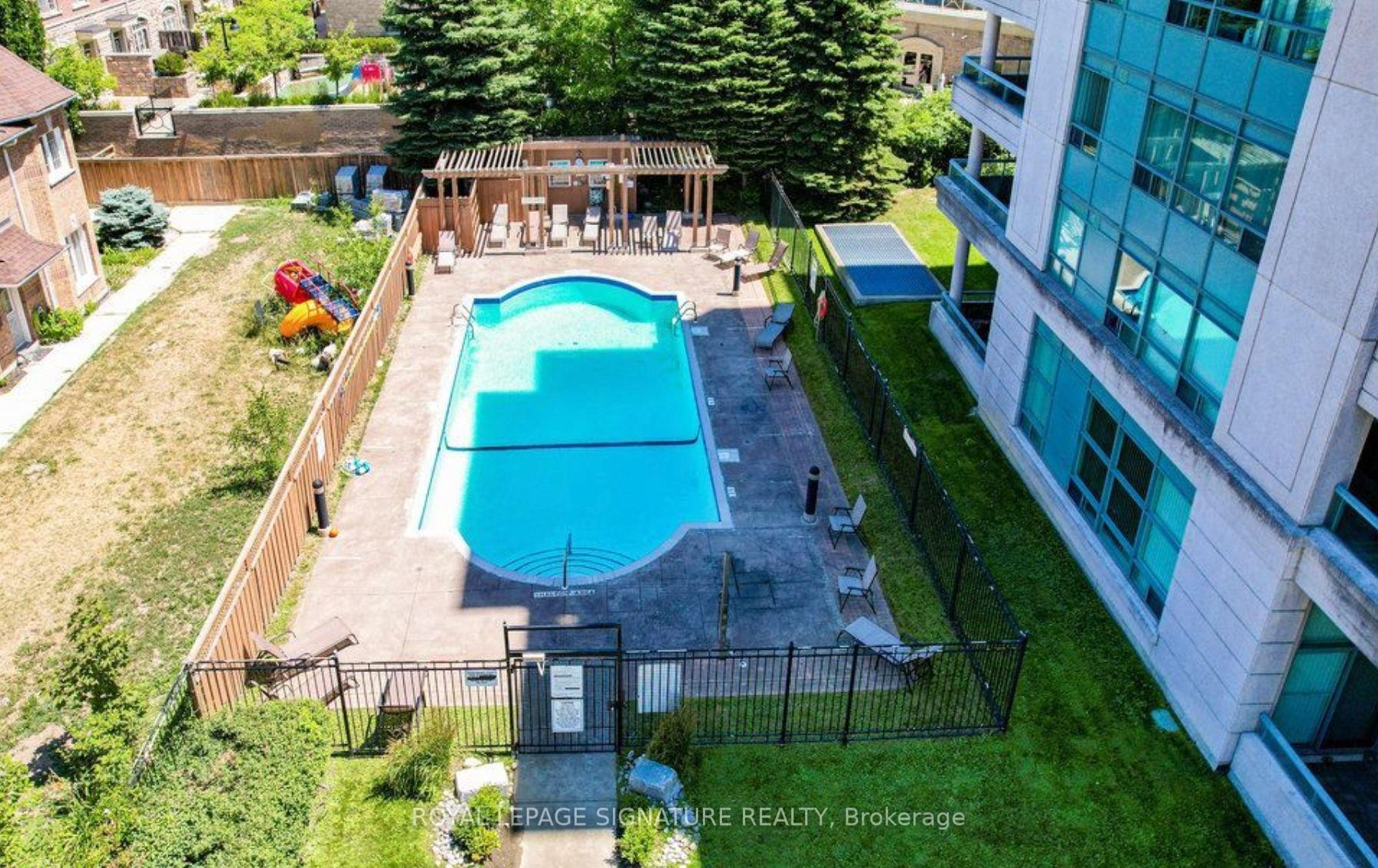 102-5 Emerald Lane, Vaughan, ON - Outdoor With In Ground Pool With Backyard
