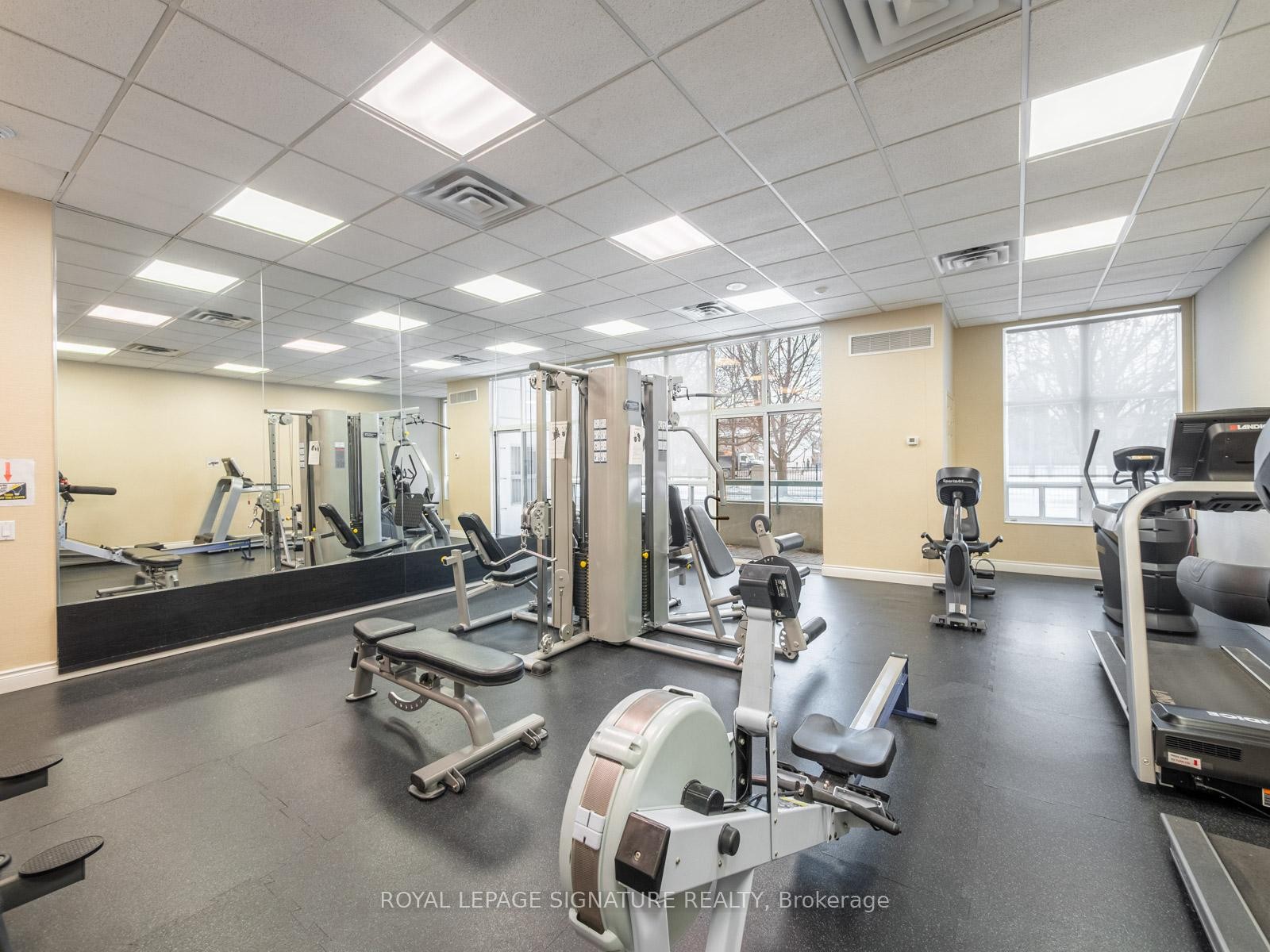 102-5 Emerald Lane, Vaughan, ON - Indoor Photo Showing Gym Room