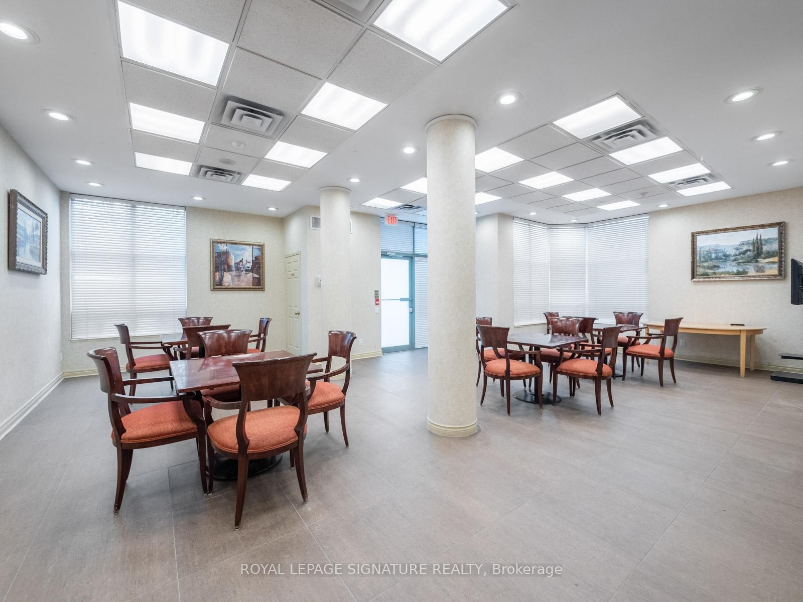 102-5 Emerald Lane, Vaughan, ON - Indoor Photo Showing Dining Room