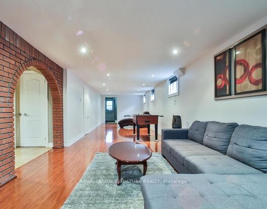 Lower-943 Blairholm Avenue, Mississauga, ON