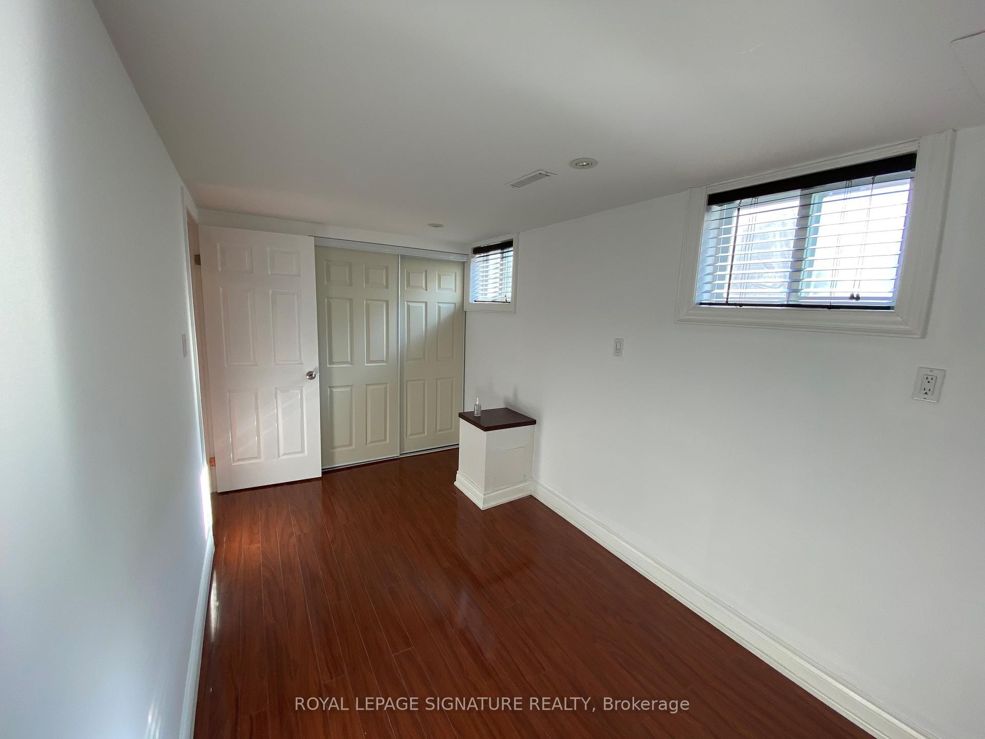 Lower-943 Blairholm Avenue, Mississauga, ON